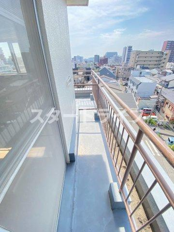 大阪市淀川区十三東３丁目の賃貸マンションのバルコニー
