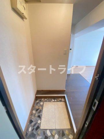 大阪市淀川区十三東３丁目の賃貸マンションの玄関