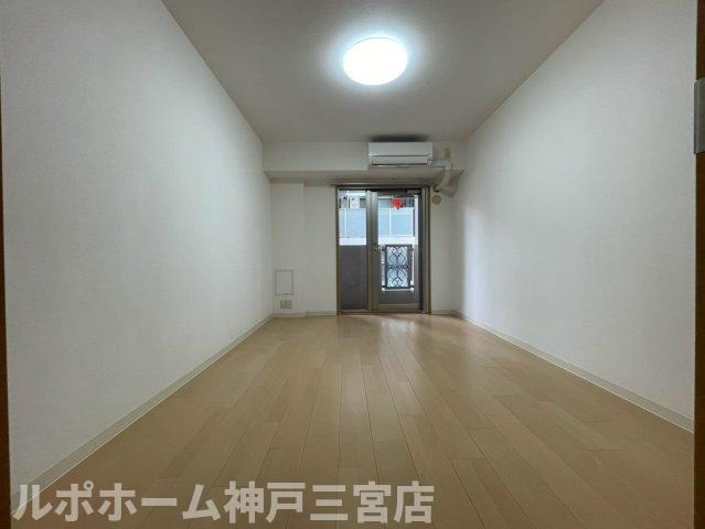 ロイヤルヒル神戸三ノ宮Ⅱの居間・リビング