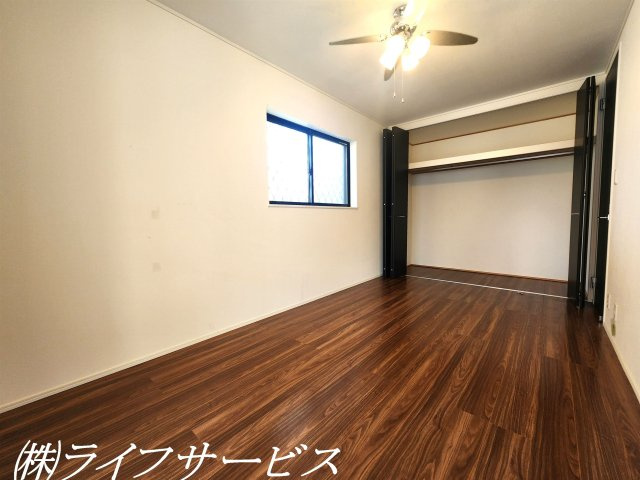 【洋室】 | 瑞光２丁目中古戸建 | １階洋室7.5帖／ワイドクローゼットあり！