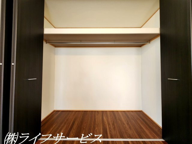 【収納】 | 瑞光２丁目中古戸建 | １階洋室7.5帖／ワイドクローゼットあり！