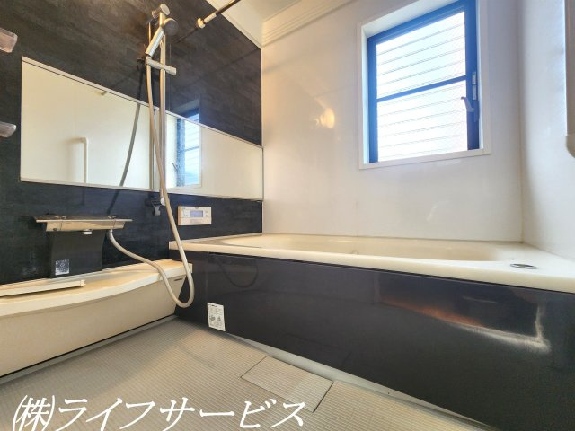 【浴室】 | 瑞光２丁目中古戸建 | 浴室／窓有！自動お湯張り機能あり！