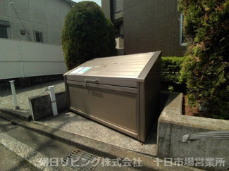 【その他共用部分】 | フタ付きの専用ゴミボックスがあり、カラス対策・衛生面も安心です