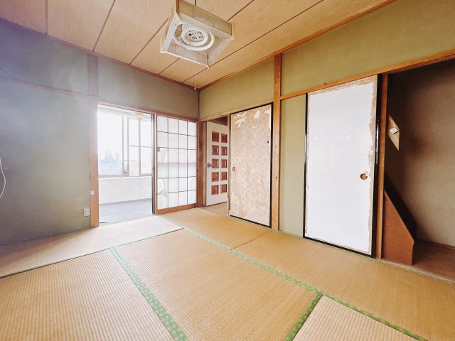 【中古戸建】足利市寺岡町の和室|■和室｜独立している和室なので1人の時間を充分に楽しめます。フローリングやソファーでは味わえない質感でリラックス効果もあります。