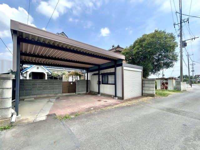 【中古戸建】足利市寺岡町の外観|外観｜土日のご見学はもちろん、平日・夜間のご案内も大歓迎です♪「今から見たい」や「仕事終わりに見たい」にもご対応できますのでお気軽にお問い合わせください♪