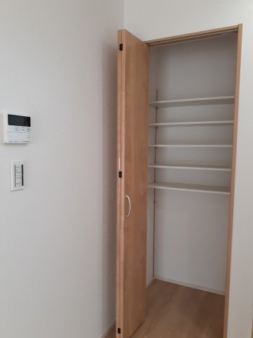 熊本市南区白藤１丁目の中古一戸建の収納|キッチン