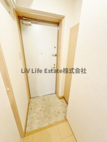 国分寺市本町４丁目のアパートの玄関