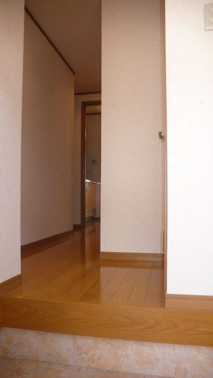 ヴィラージュ志伊の玄関