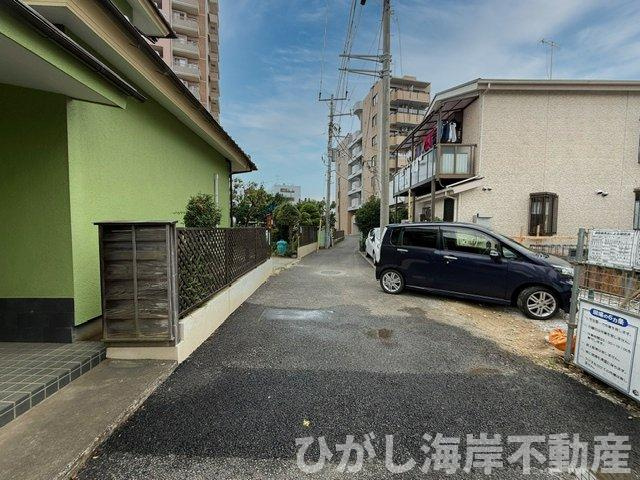平塚市榎木町　新築戸建　全２棟の前面道路含む現地写真|7月17日撮影　建築中　現地外観