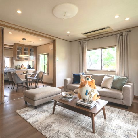 西区生松台２丁目　中古戸建の居間・リビング|家具・家電等はCG加工により配置例を示したものです