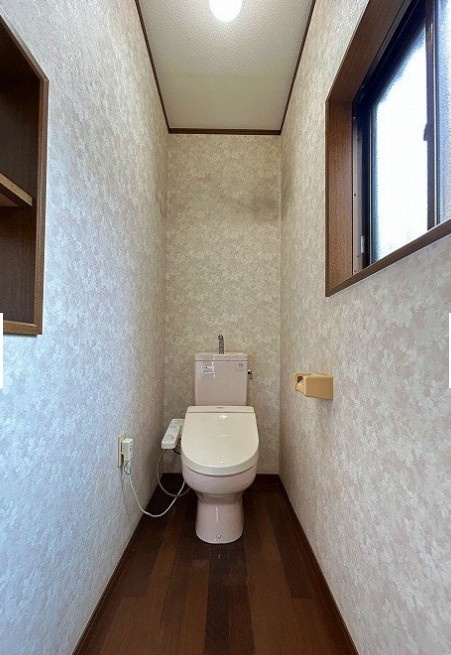 中古戸建　富士市原田Rのトイレ|1階トイレです　リフォーム前