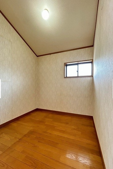 中古戸建　富士市原田Rの収納|2階ウォーキングクローゼットです　リフォーム前