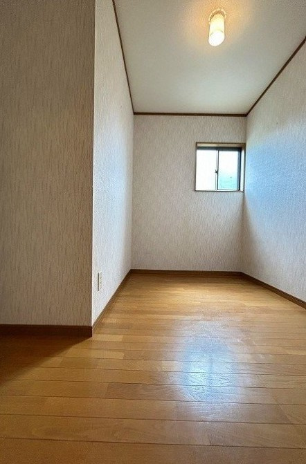 中古戸建　富士市原田Rの収納|2階納戸です　リフォーム前