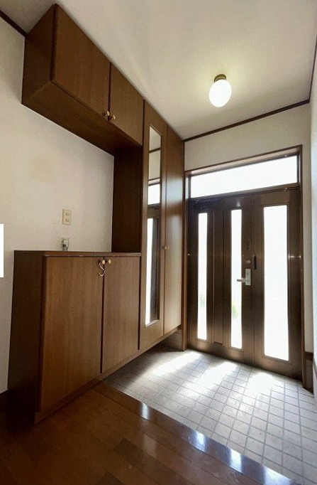 中古戸建　富士市原田Rの玄関|リフォーム前