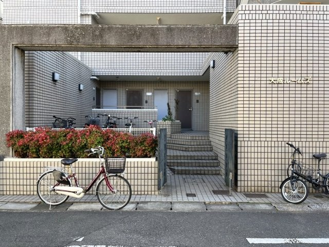 大成ルームズのエントランス