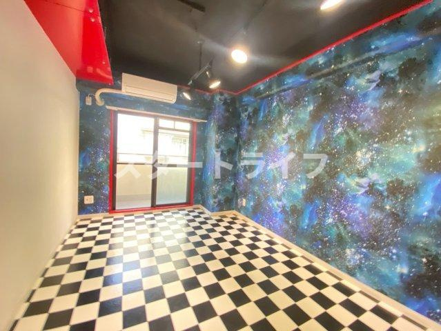 大阪市淀川区西三国３丁目の賃貸マンションの居間・リビング
