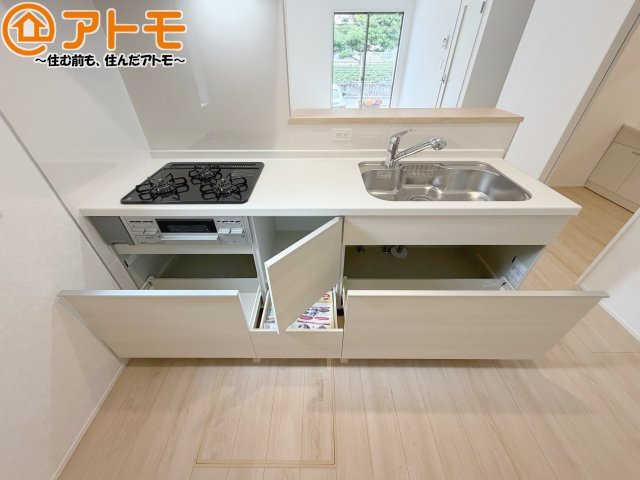 【キッチン】 | 葵区秋山町第2　新築戸建　全1棟 | 大容量システムキッチン♪お料理スペースやシンク広々！毎日の家事をしっかりサポート♪
