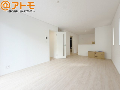 【居間・リビング】 | 葵区秋山町第2　新築戸建　全1棟 | 家族団らんのイメージは、リビングを思い浮かべませんか？リビングこそ広々としたお部屋が良いですね♪