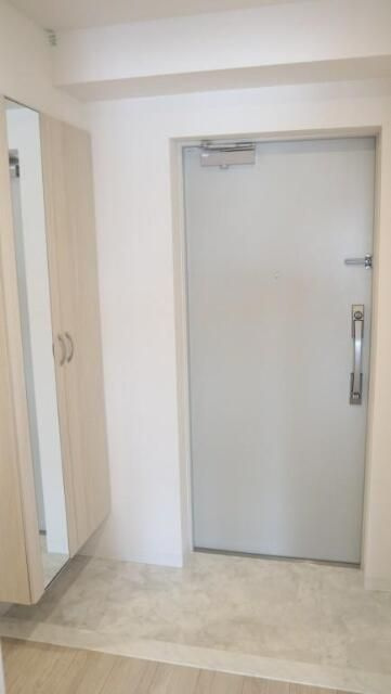 ＣＯＭＦＯＲＴ　ＲＥＳＩＤＥＮＣＥ　ＮＩＰＰＯＲＩの玄関