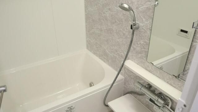 ＣＯＭＦＯＲＴ　ＲＥＳＩＤＥＮＣＥ　ＮＩＰＰＯＲＩの浴室