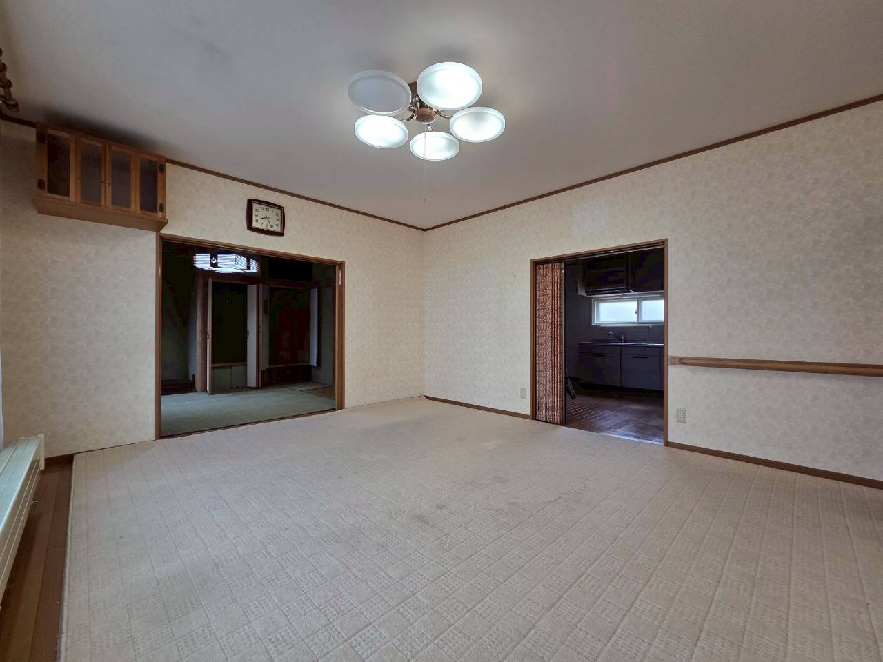 緑ケ岡1丁目　中古住宅の居間・リビング