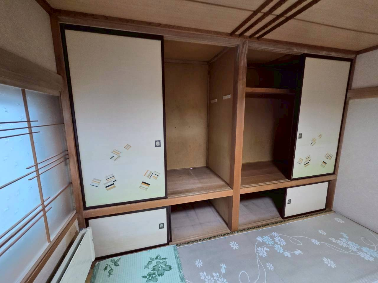 緑ケ岡1丁目　中古住宅の収納