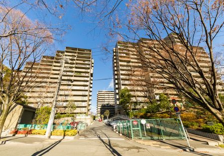 千里中央パークヒルズE棟の外観
