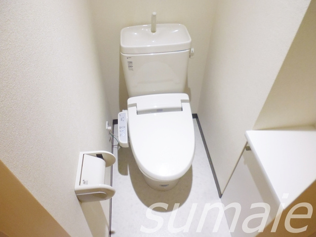 松栄レジデンス鶴ヶ丘のトイレ|ウォシュレットトイレ付いてます♪