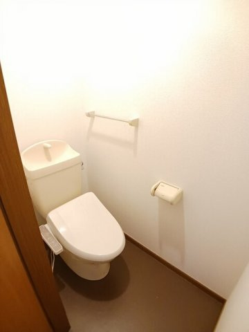 サミットハウスＢ棟のトイレ|ゆったりとした空間のトイレです