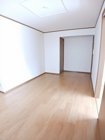 サミットハウスＢ棟の内装|内装は落ち着いています
