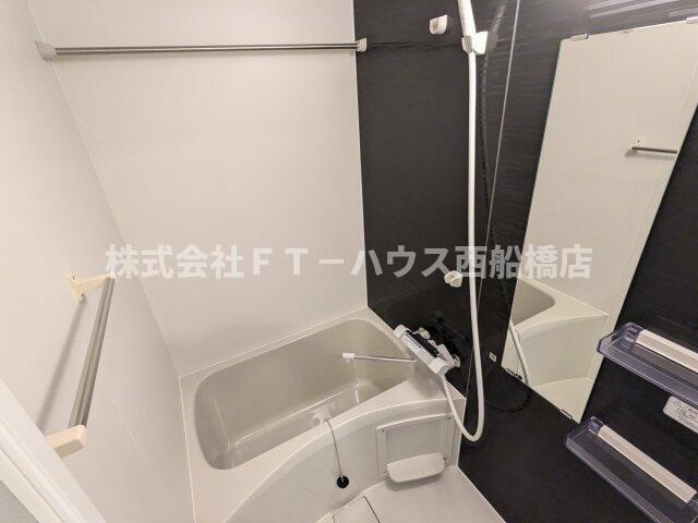 ケイディーエックスレジデンス原木中山の浴室