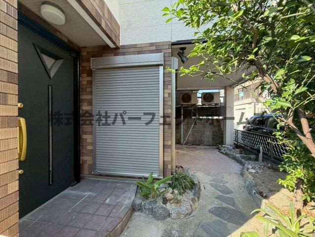 磯島茶屋町戸建　賃貸のエントランス|お庭の付いた物件です
