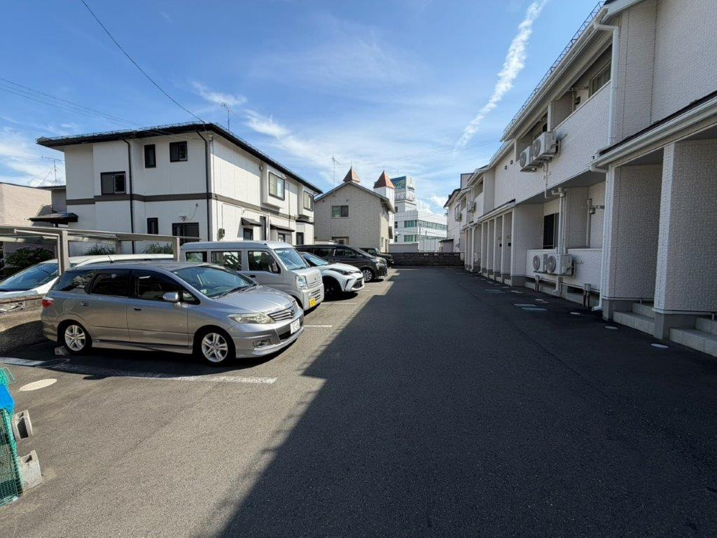 Levare(レヴァーレ）の駐車場