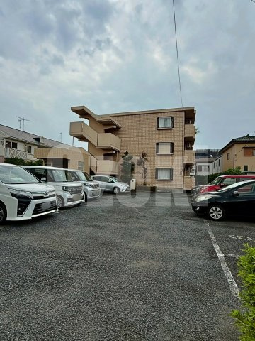 ルミエール南越谷の駐車場