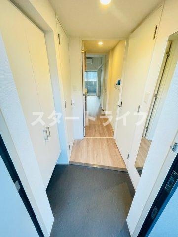大阪市東淀川区西淡路１丁目の賃貸マンションの玄関