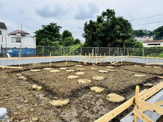 八王子市　小宮町　新築一戸建て　４期の前面道路含む現地写真|～北西側5ｍ道路に面しています～