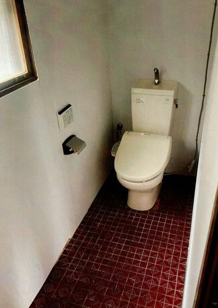 ●津市港町 中古戸建のトイレ