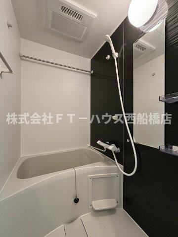 ケイディーエックスレジデンス原木中山の浴室