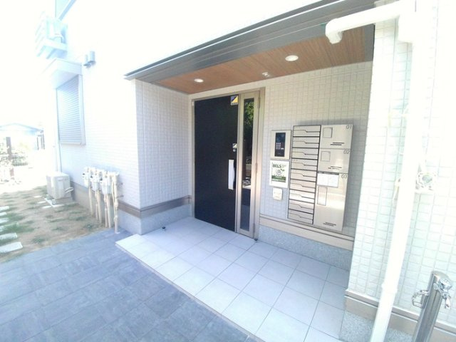 セレスティア荒子四丁目のエントランス|落ち着いたエントランスです