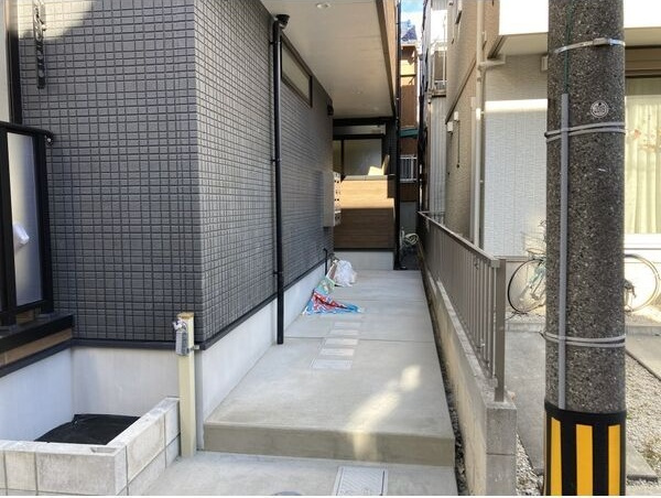 CASA NANA oEのエントランス