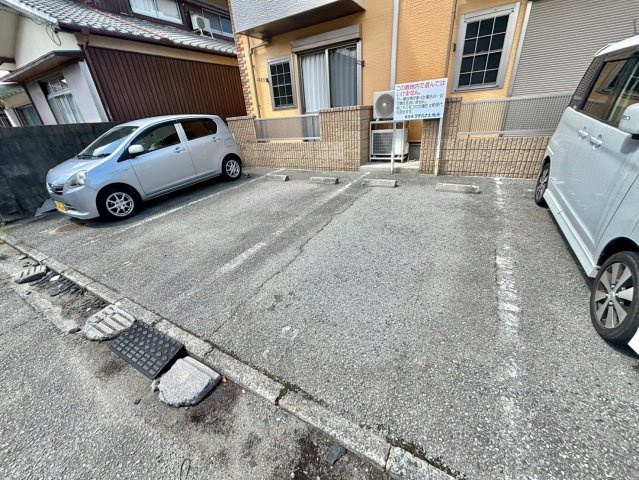 グレース・Ｍの駐車場