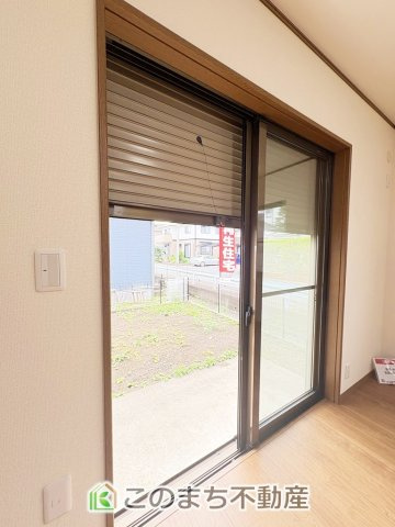 小山市雨ケ谷新田再生住宅の設備|シャッター雨戸で防犯性アップ♪
