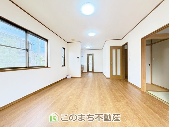 小山市雨ケ谷新田再生住宅の居間・リビング|時間のゆとりと空間、暖かな陽光がもたらす光と風を独占してください。新しい暮らしが始まります。
