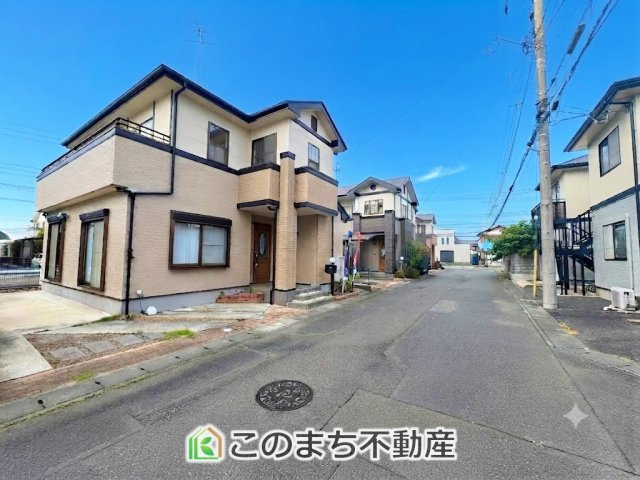 小山市雨ケ谷新田再生住宅の前面道路含む現地写真|前面道路は広々としてます！運転が苦手な方でもお車の出し入れ簡単で安心です☆
