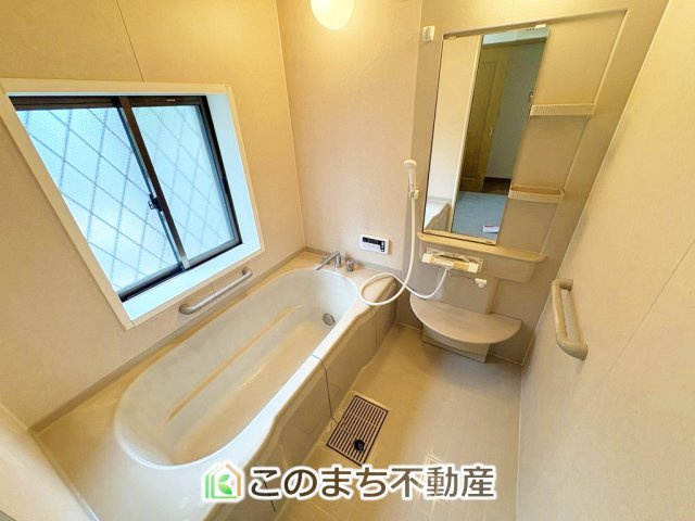小山市雨ケ谷新田再生住宅の浴室|ゆったりと入れるフルオートバスはお子様との団らんバスタイムが楽しめます♪

