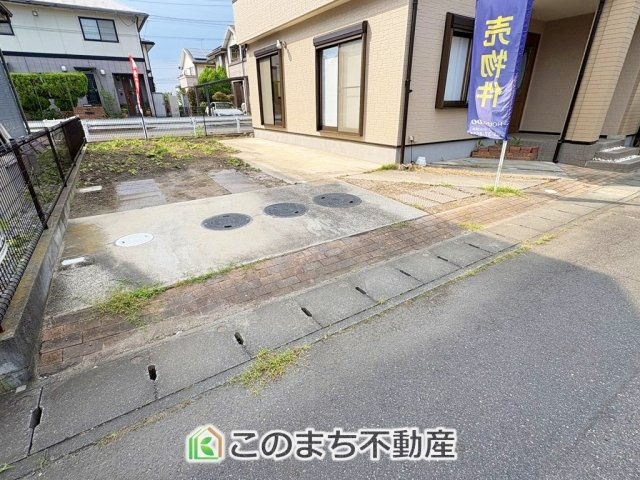 小山市雨ケ谷新田再生住宅の駐車場|お車並列２台分ご用意しております♪
