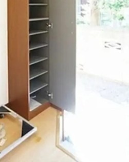習志野市屋敷３丁目のアパートの玄関