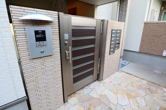 フジパレス八坂町のエントランス