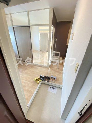 大阪市東淀川区西淡路２丁目の賃貸マンションの玄関