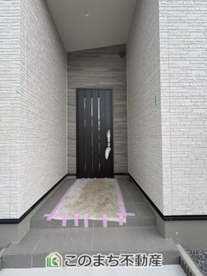 【その他】 | クライン小山市間々田第4期　  | 雨の日の入退室も安心の玄関ポーチ☆
